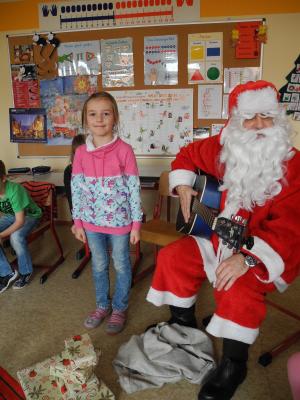 Foto des Albums: Besuch des Weihnachtsmanns in der Klasse 1b