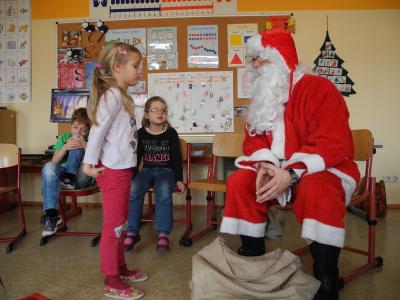 Foto des Albums: Besuch des Weihnachtsmanns in der Klasse 1b