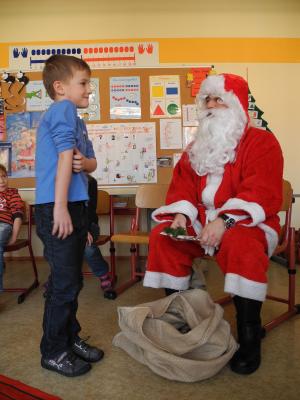 Foto des Albums: Besuch des Weihnachtsmanns in der Klasse 1b