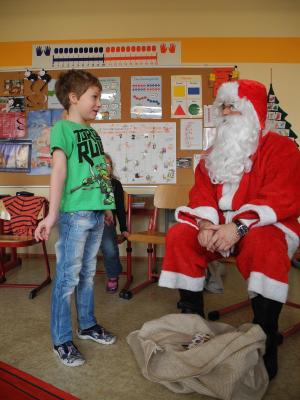 Foto des Albums: Besuch des Weihnachtsmanns in der Klasse 1b