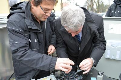 Foto des Albums: Bilder vom Schweißen der letzten Glasfaser mit der Telekom  - 11000 Haushalte können ab Januar 2016 Vectoring-Technik nutzen