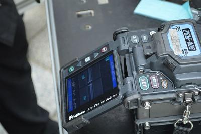 Foto des Albums: Bilder vom Schweißen der letzten Glasfaser mit der Telekom  - 11000 Haushalte können ab Januar 2016 Vectoring-Technik nutzen