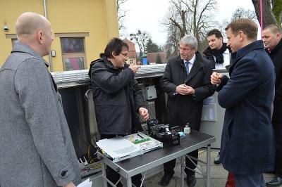 Foto des Albums: Bilder vom Schweißen der letzten Glasfaser mit der Telekom  - 11000 Haushalte können ab Januar 2016 Vectoring-Technik nutzen