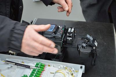 Foto des Albums: Bilder vom Schweißen der letzten Glasfaser mit der Telekom  - 11000 Haushalte können ab Januar 2016 Vectoring-Technik nutzen