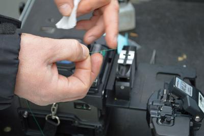 Foto des Albums: Bilder vom Schweißen der letzten Glasfaser mit der Telekom  - 11000 Haushalte können ab Januar 2016 Vectoring-Technik nutzen