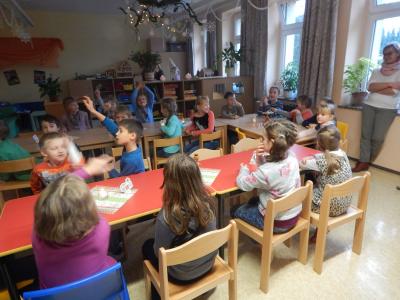 Foto des Albums: Weihnachtsfrühstück mit Besuch des Weihnachtsmannes Klasse 2b