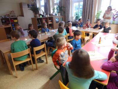 Foto des Albums: Weihnachtsfrühstück mit Besuch des Weihnachtsmannes Klasse 2b