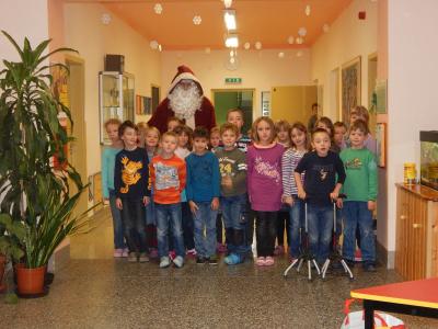 Foto des Albums: Weihnachtsfrühstück mit Besuch des Weihnachtsmannes Klasse 2b