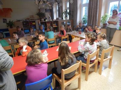 Foto des Albums: Weihnachtsfrühstück mit Besuch des Weihnachtsmannes Klasse 2b