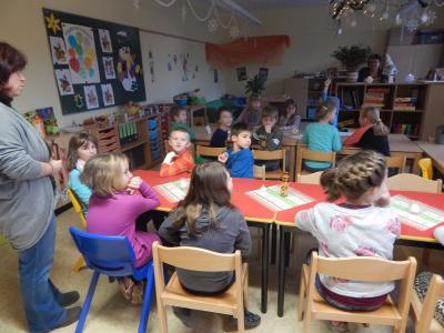 Foto des Albums: Weihnachtsfrühstück mit Besuch des Weihnachtsmannes Klasse 2b