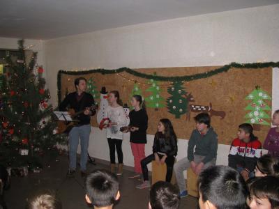 Foto des Albums: Weihnachtssingen 22.12.2015