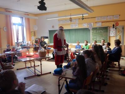 Foto des Albums: Besuch des Weihnachtsmannes Klasse 3
