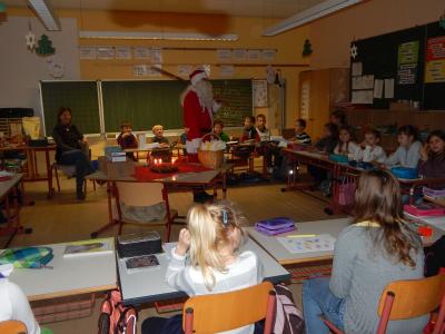 Foto des Albums: Besuch des Weihnachtsmannes Klasse 3