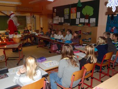 Foto des Albums: Besuch des Weihnachtsmannes Klasse 3