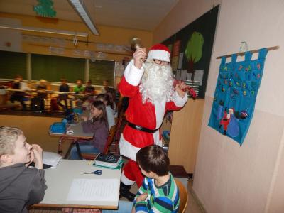 Foto des Albums: Besuch des Weihnachtsmannes Klasse 3