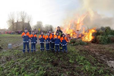 Foto des Albums: Weihnachtsbaum-Verbrennfest der JF Seester (09.01.2016)