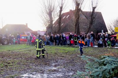 Foto des Albums: Weihnachtsbaum-Verbrennfest der JF Seester (09.01.2016)