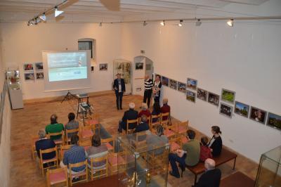 Foto des Albums: Ausstellungseröffnung "Asien-Menschen, Tempel und Kulturen" und DIA-Multivisionsshow "Mit der Transsib von Moskau bis Peking"