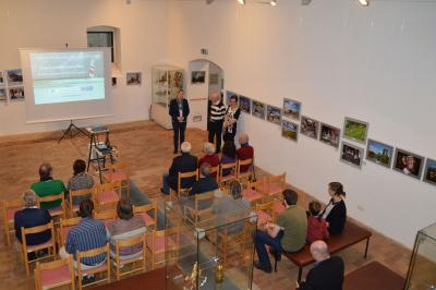Foto des Albums: Ausstellungseröffnung "Asien-Menschen, Tempel und Kulturen" und DIA-Multivisionsshow "Mit der Transsib von Moskau bis Peking"