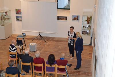 Foto des Albums: Ausstellungseröffnung "Asien-Menschen, Tempel und Kulturen" und DIA-Multivisionsshow "Mit der Transsib von Moskau bis Peking"