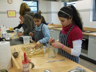 Foto des Albums: Weihnachtsbacken der AG "Willkommen in Elmshorn"