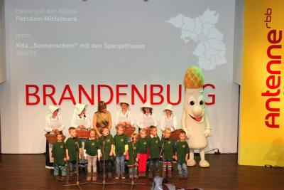 Die Kinder begeisterten das Publikum mit ihrem Spargellied. 