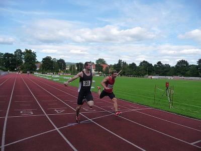Zieleinlauf 4 x 100m  (Bild vergr&ouml;&szlig;ern)