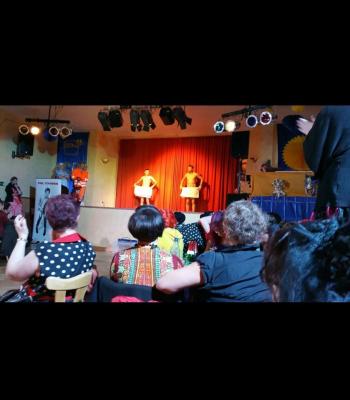Foto des Albums: 1. Weiberfastnacht mit dem Motto: "Wein, Weiber, Wurscht"