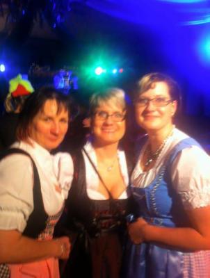 Foto des Albums: 1. Weiberfastnacht mit dem Motto: "Wein, Weiber, Wurscht"