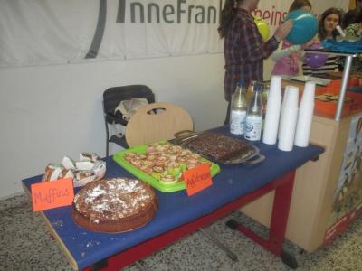 Leckere Kuchen, gebacken von Eltern 