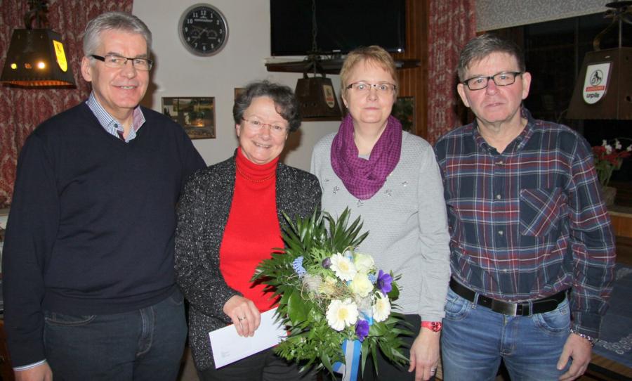 Bild: Auszeichnung für ihre Integrationsarbeit: Renate Koch mit Rolf Haas, U. Hoffmann und Monika Parschau