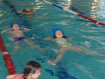 Foto des Albums: Hurra, hurra, endlich haben auch unsere diesjährigen Drittklässler das Schwimmen gelernt!!