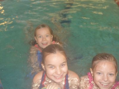 Foto des Albums: Hurra, hurra, endlich haben auch unsere diesjährigen Drittklässler das Schwimmen gelernt!!