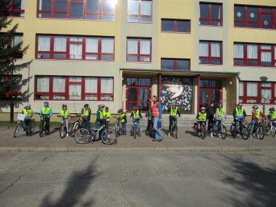 Foto des Albums: Fahrradprüfung Klasse 4 (11.04.2016)