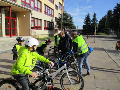 Foto des Albums: Fahrradprüfung Klasse 4 (11.04.2016)