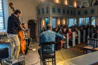 Foto des Albums: Bilder vom Jazz-Abend mit dem Trio "Qui d'accord" im Rahmen der 17. Falkenseer Musiktage in der Falkenhagener Kirche