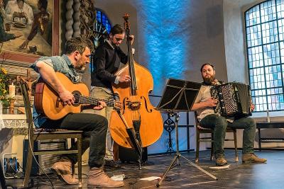 Foto des Albums: Bilder vom Jazz-Abend mit dem Trio "Qui d'accord" im Rahmen der 17. Falkenseer Musiktage in der Falkenhagener Kirche