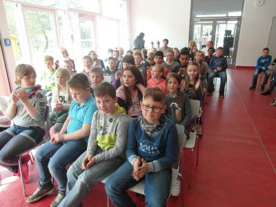 Foto des Albums: Landespolizeiorchester zu Gast in der Grundschule (20.04.2016)