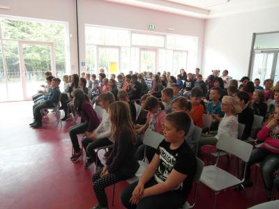 Foto des Albums: Landespolizeiorchester zu Gast in der Grundschule (20.04.2016)