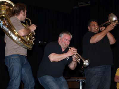 Schrill und schw&auml;bisch: die Dirty Little Gillenbach Street Band. 