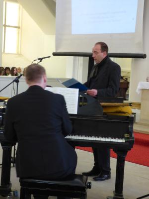 Vorschaubild: Torsten Sterzik und Falk Bastigkeit interpretieren das Lied vom Röschen