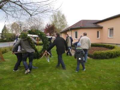 Foto des Albums: Maibaum setzen OT Friedrichsaue