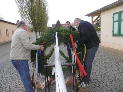 Foto des Albums: Maibaum setzen OT Friedrichsaue