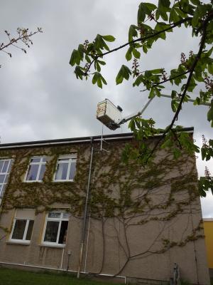 Foto des Albums: Installation Storchen-LiveCam am Storchennest der Astrid-Lindgren-Grundschule (17. 05. 2016)