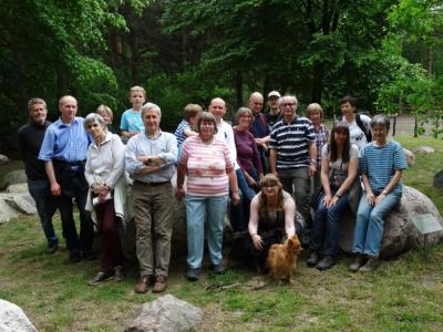 Exkursionsgruppe mit der Geologin Renate B&ouml;nig-M&uuml;ller (Mitte vorn) 