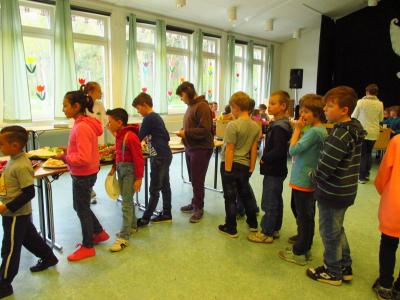 Foto des Albums: Gesundes Frühstück in der Grundschule (28. 04. 2016)
