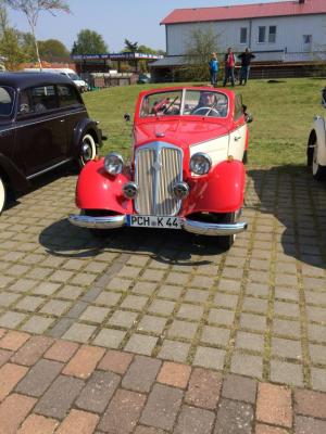 sch&ouml;ne alte (teure?) Autos  (Bild vergr&ouml;&szlig;ern)