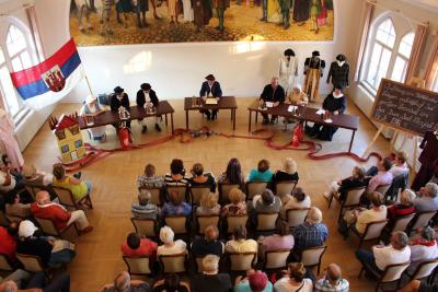 Foto des Albums: Historische Ratssitzung im Rathaus zum Thema Stadtbrand (07.06.2016)