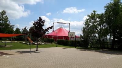 Foto des Albums: Zirkusaufbau