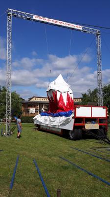 Foto des Albums: Zirkusaufbau
